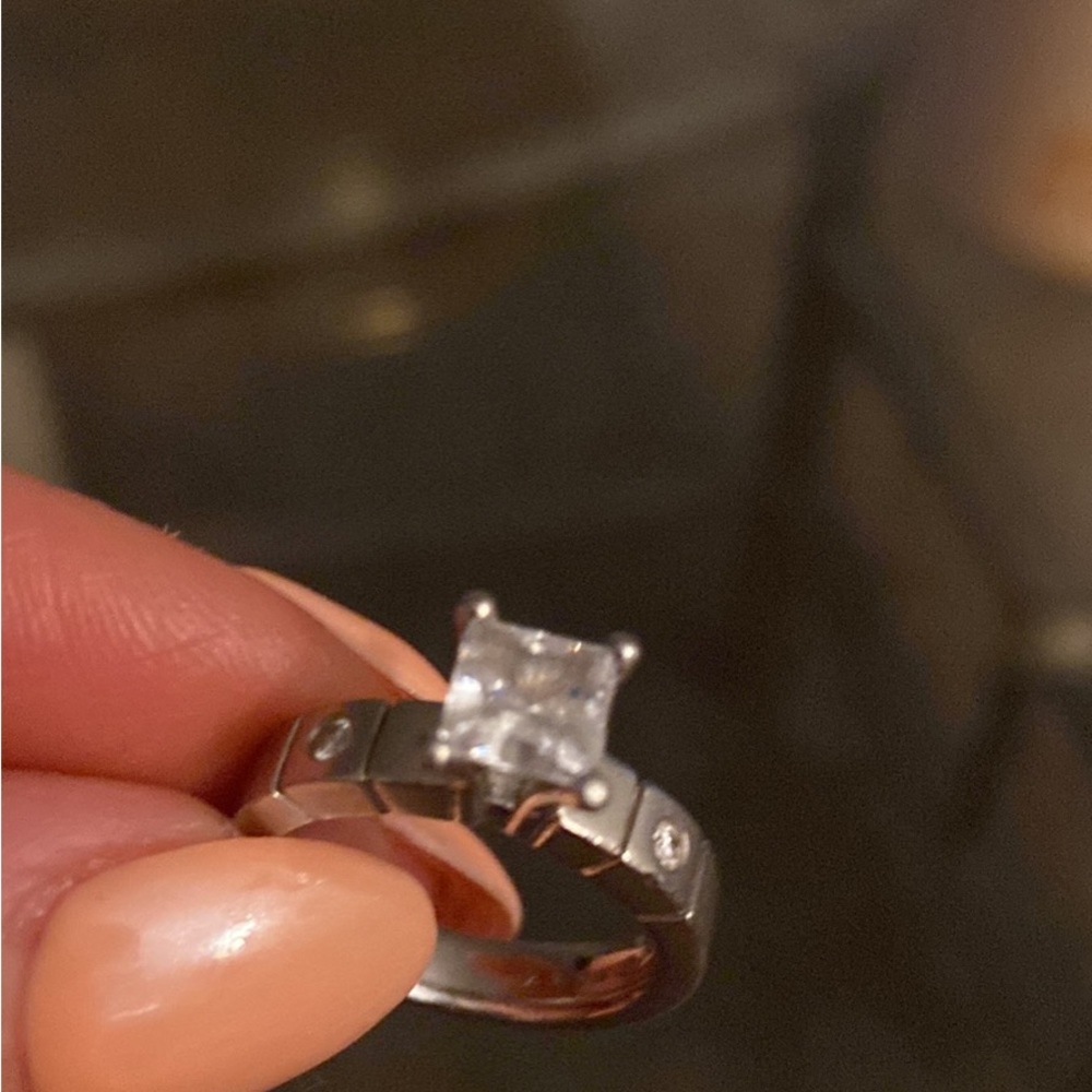 Platinum band with cubic zirconia size 5.5 used